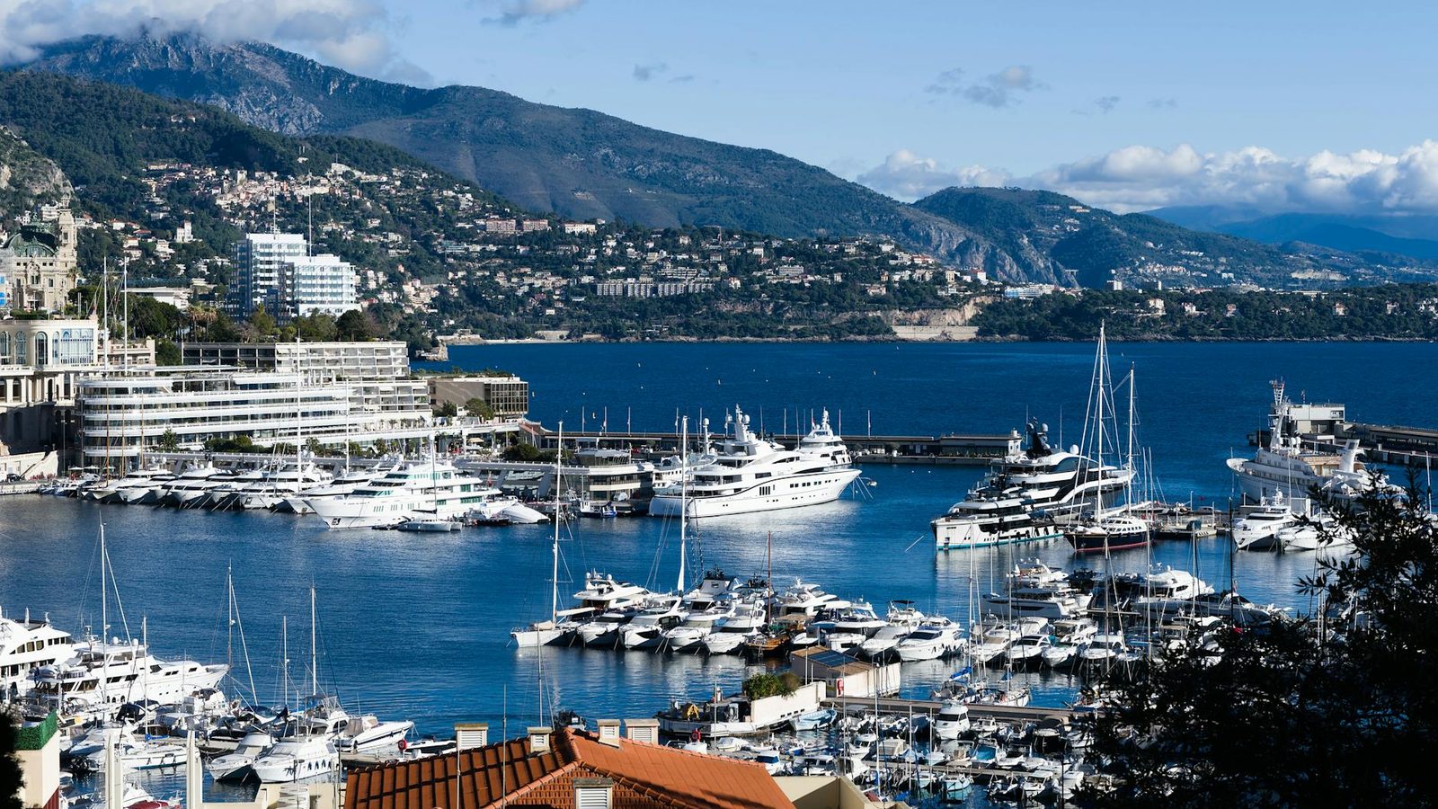 Superyacht Steward / Stewardess